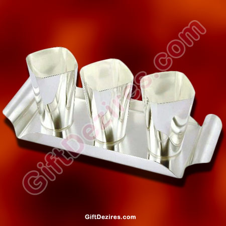 Silver Gifts Set with 3 Glasses and a Tray